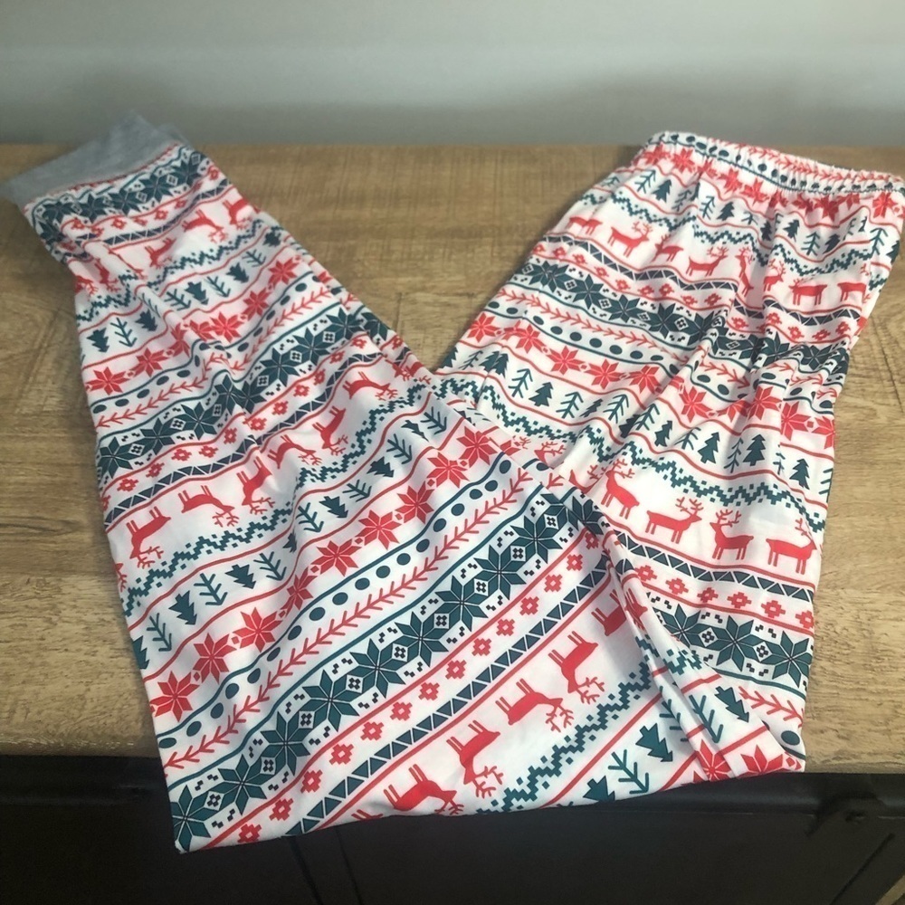 Tree & Reindeer Christmas Pajamas - NWOT - Picture 4 of 5